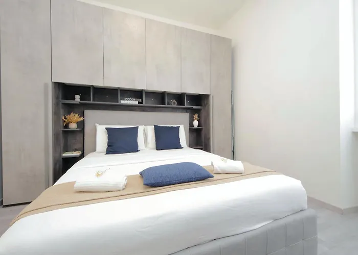 Francesco's Flat By Domus&dimore